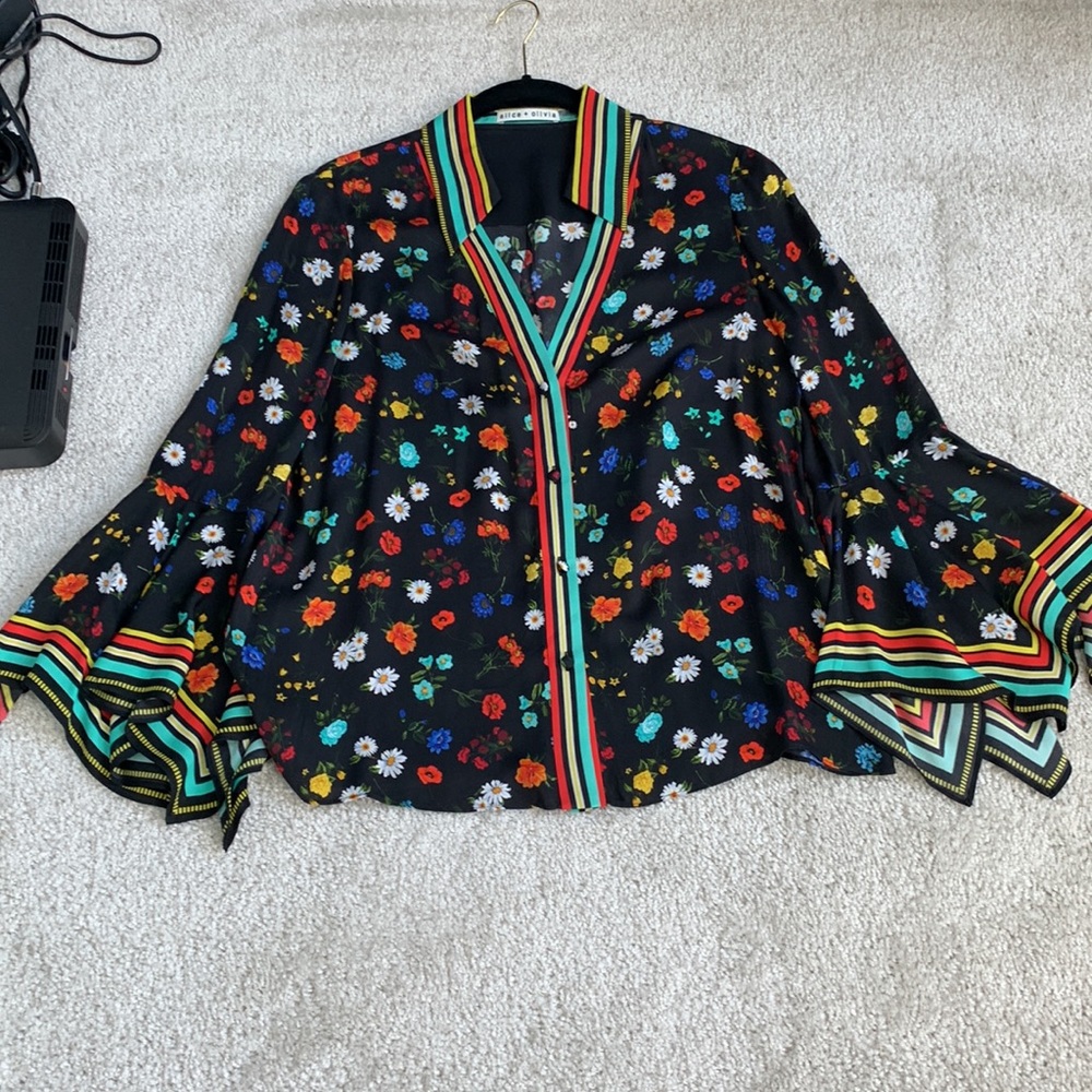 ❤️Alice  + Olivia Floral Bell Sleeve NWOT - Picture 11 of 12